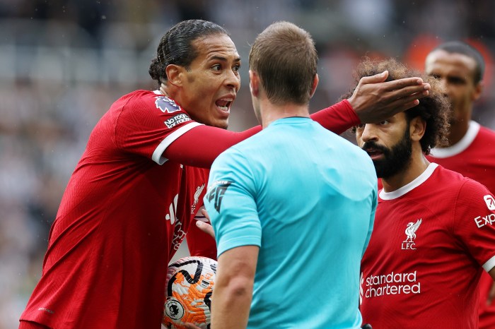 PURBABET-WISATA Drama di Lapangan: Hungaria Imbangi Belanda, Van Dijk Dikeluarkan